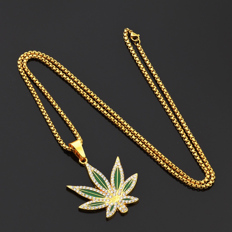 Rhinestone Weed Pendant Neckla - Dry Herb Vaping Accessories recension och pris